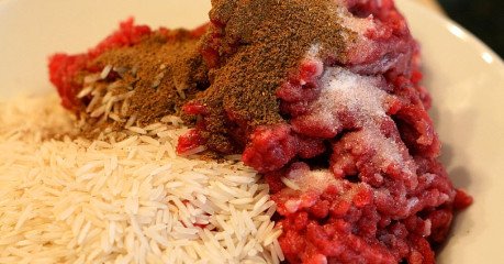 Mix rice, ground beef, 7-spices